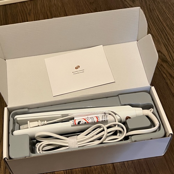 T3 SinglePass StylePlus 1” Algorithmic Straightening and Styling Iron - Picture 5 of 5